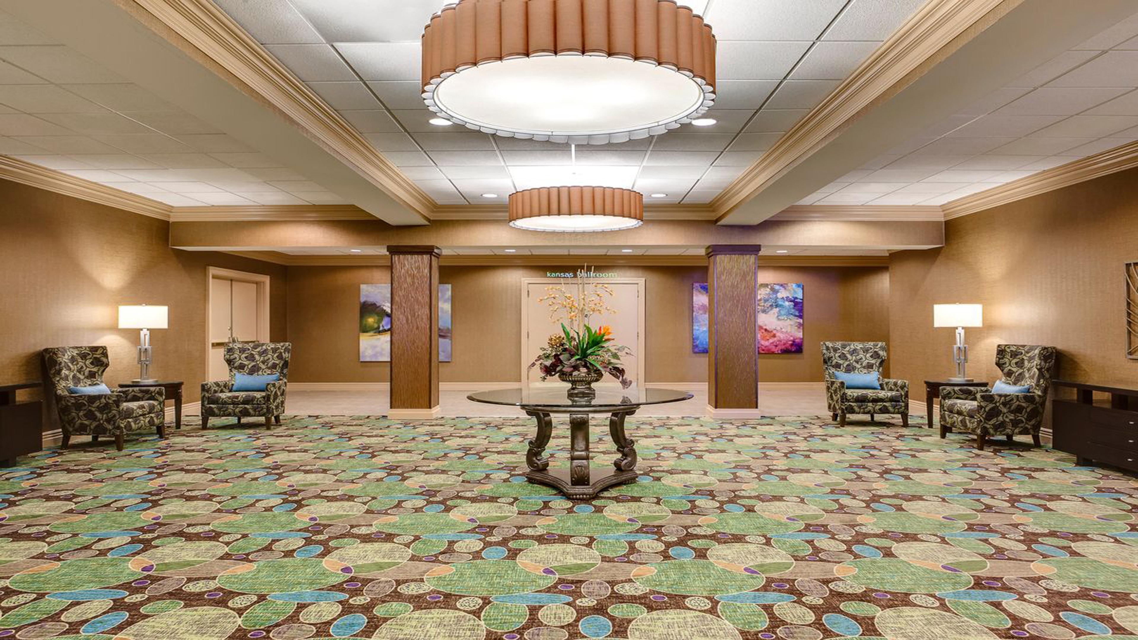 Holiday Inn Hotel & Suites Overland Park-West By Ihg Exterior photo